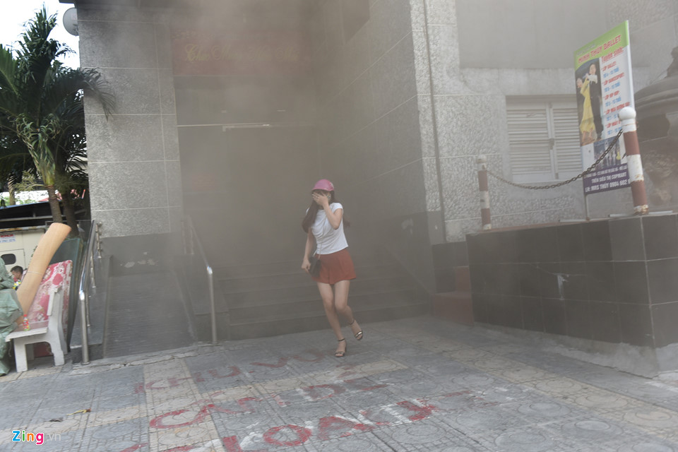 Hiện trường vụ cháy chung cư 23 tầng ở Hà Nội khiến nhiều người hoảng loạn